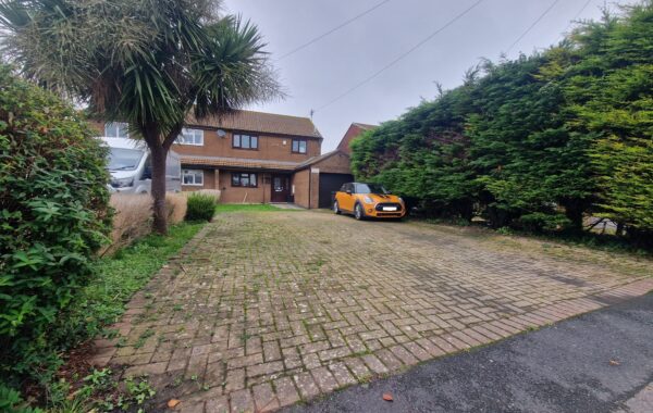 3 Bedroom  Semi-detached Family House for sale