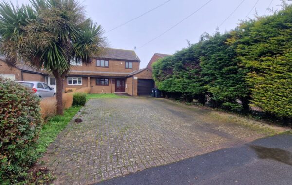 3 Bedroom  Semi-detached Family House for sale