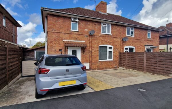 3 Bedroom  Semi-detached Family House for sale